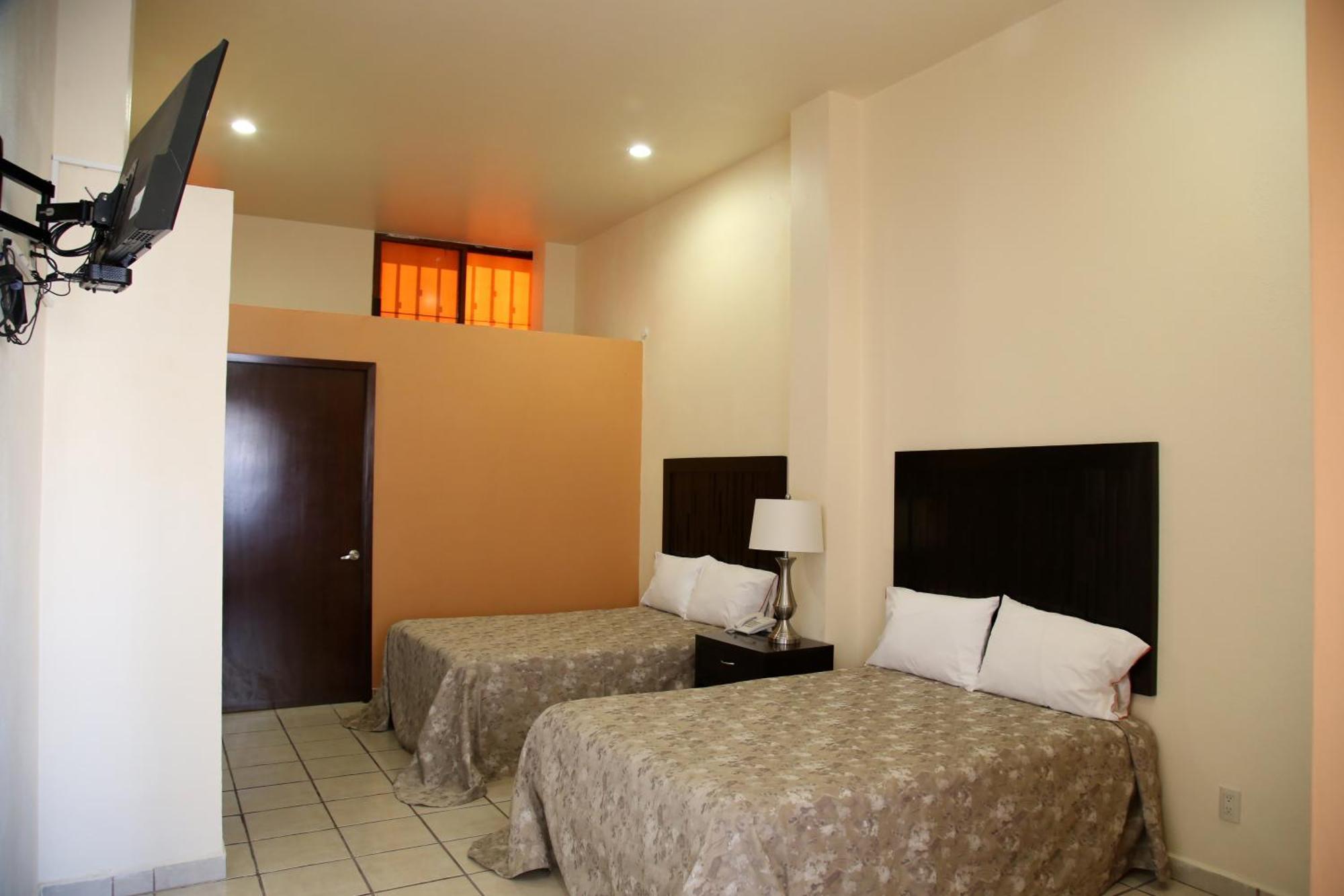 Hotel Plaza Bernal Exterior photo