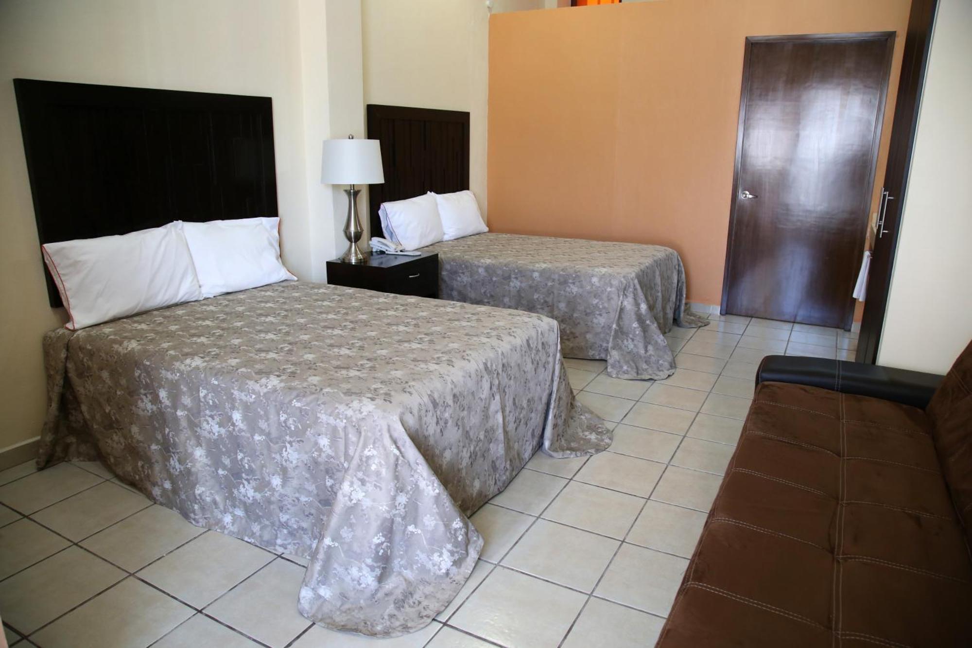 Hotel Plaza Bernal Exterior photo