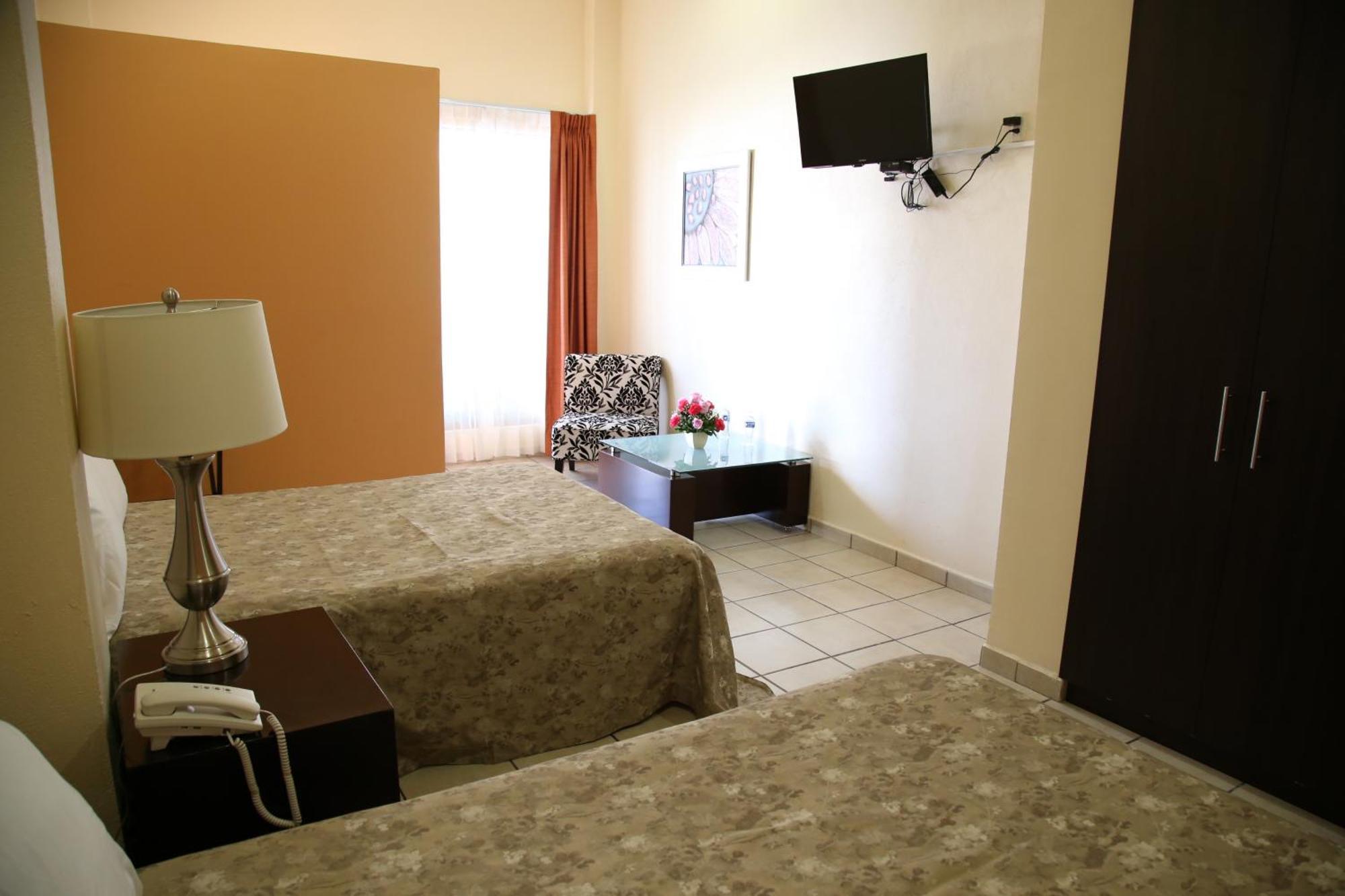 Hotel Plaza Bernal Exterior photo
