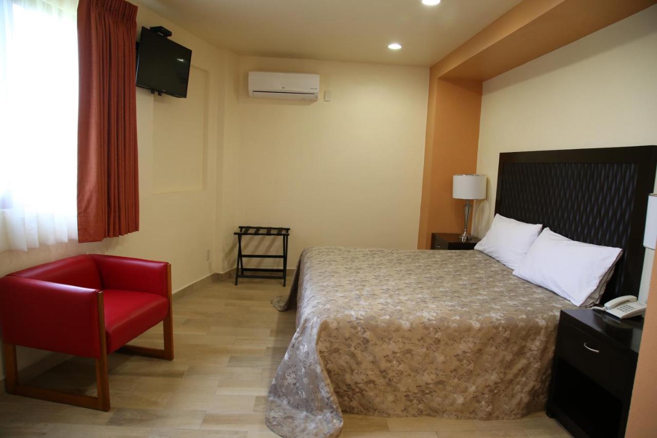 Hotel Plaza Bernal Exterior photo