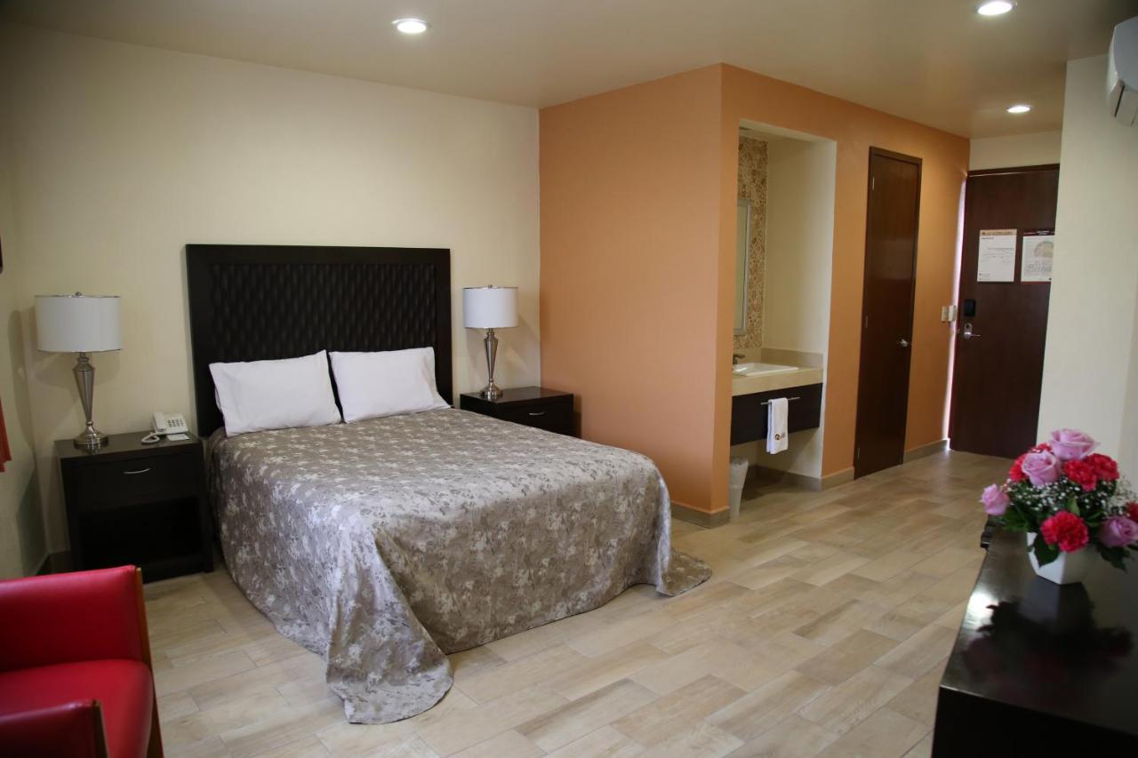 Hotel Plaza Bernal Exterior photo