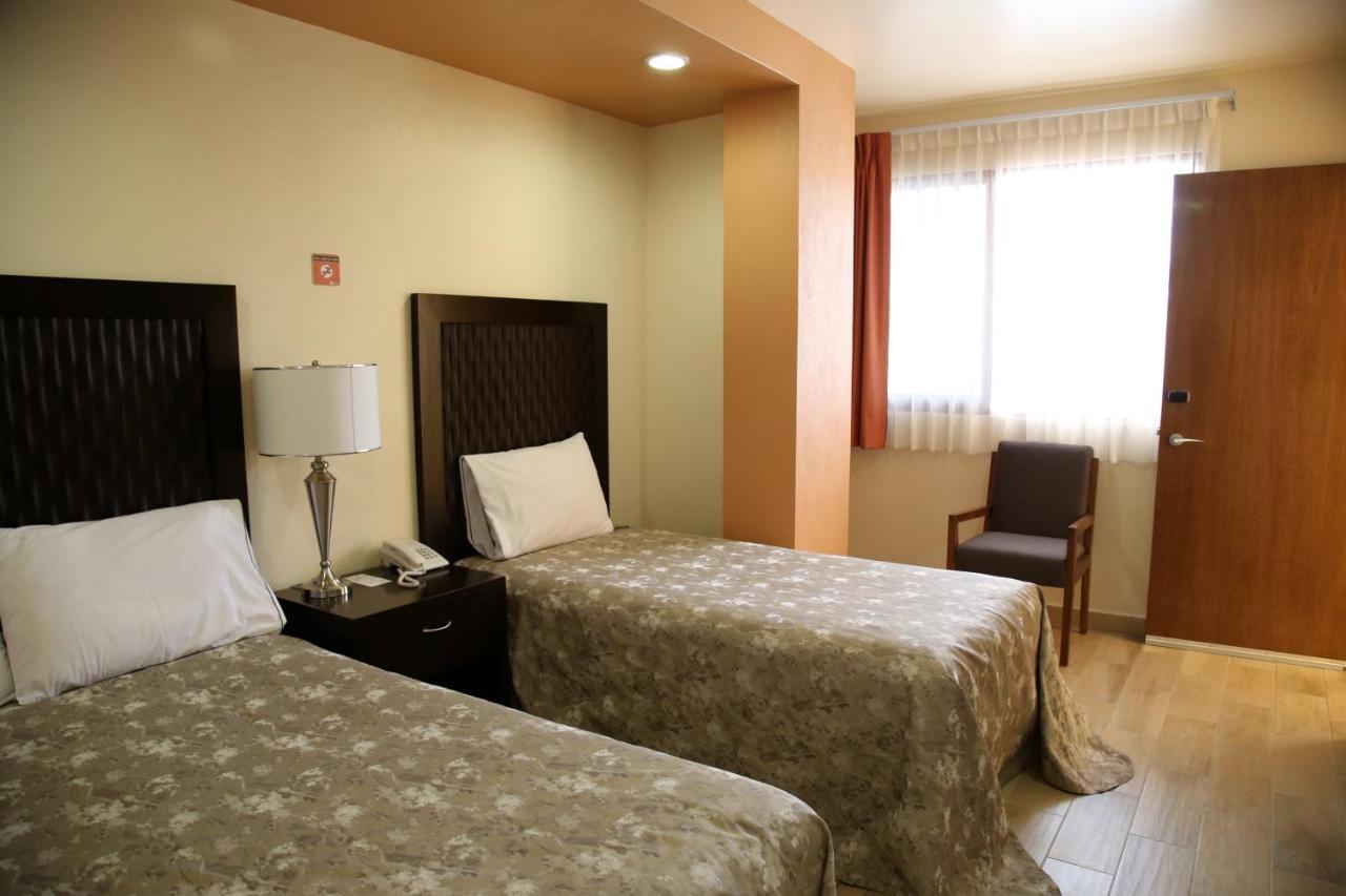 Hotel Plaza Bernal Exterior photo