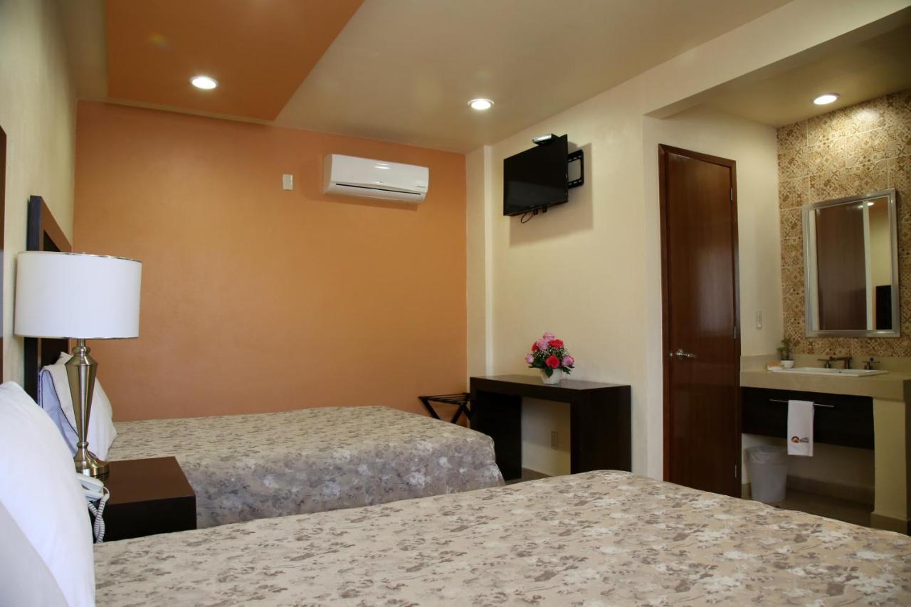 Hotel Plaza Bernal Exterior photo