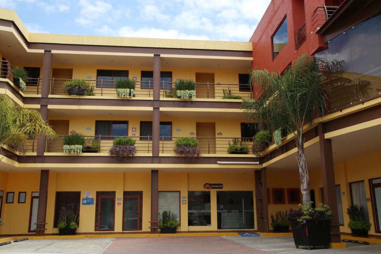 Hotel Plaza Bernal Exterior photo